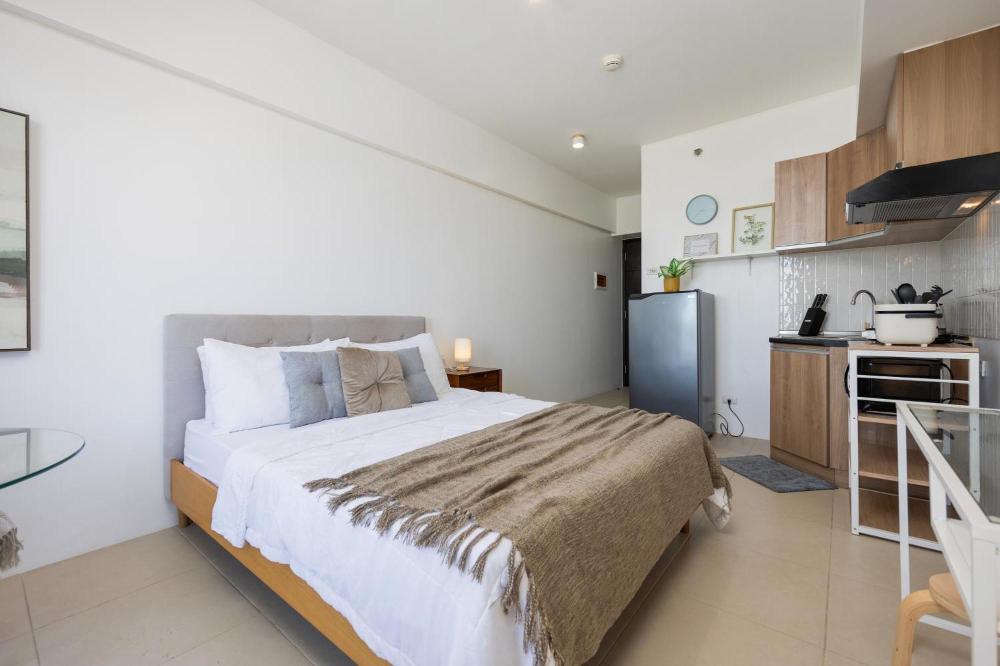 Furnished In Avida Towers Riala, It Park With Amazing View, Fast Wifi, Netflix, Pool And